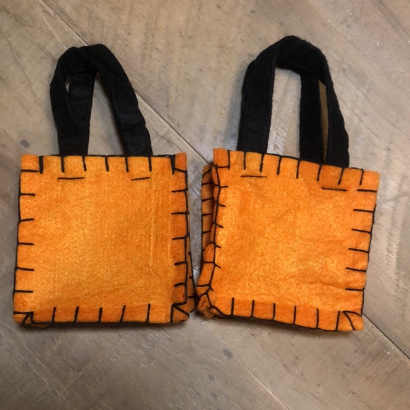π Halloween Pumpkin Jack-Oβ-Lantern Lindt Master Chocolatier 4βx4β Felt Bags π - Picture 4 of 7